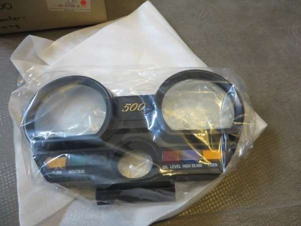 Yamaha Cockpit Tachogehäuse Instrumentenabdeckung XV500 Virago 26R cover meter 22U-83559-A0 22U-83559-A0 Original Ersatzteil